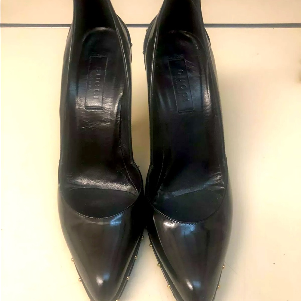GUCCI  BLACK  LEATHER PUMPS WGOLD NUGGETS Size 7 B